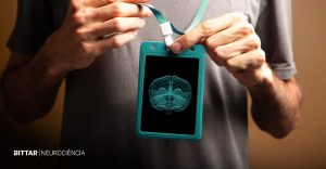 crachá com cérebro sobre saúde mental